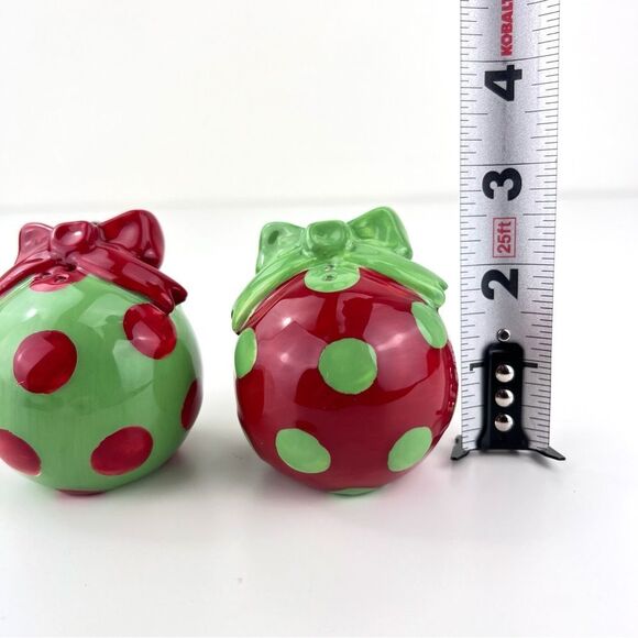 Burtone BURTO Christmas Ornament Shaped Red And Green Salt And Pepper Shakers - Picture 10 of 11